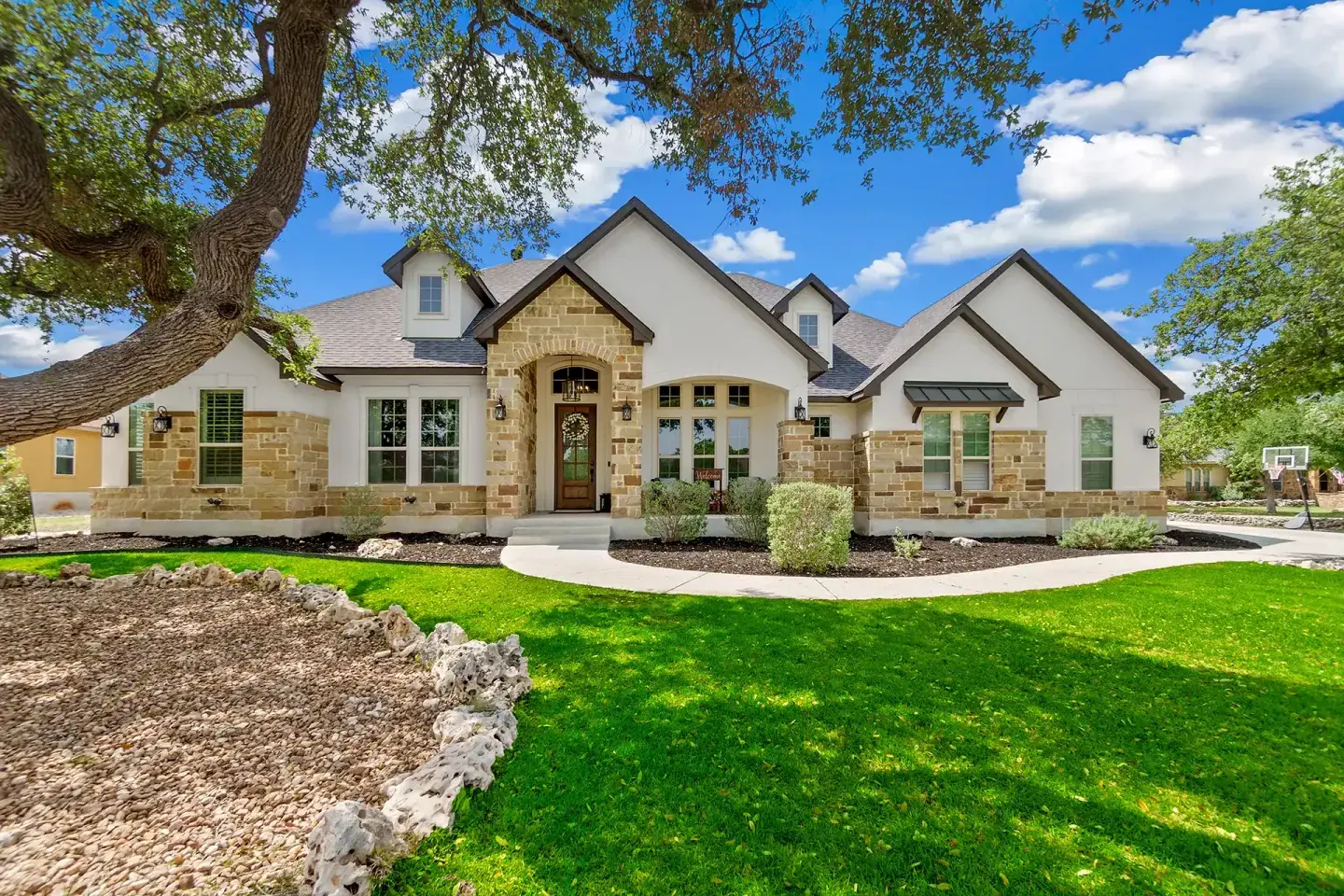 Why San Antonio property owners choose Ruff Roofing: Texas home with a new roof